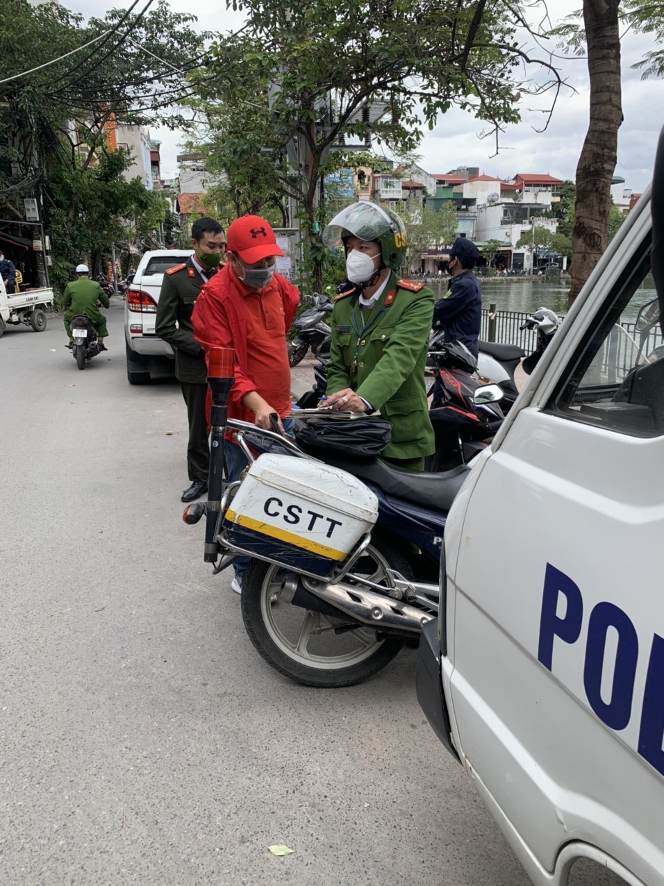 Bãi xe, quán cà phê bủa vây hồ Bảy Gian và hồ Đầm Tròn ở phường Ngọc Hà đã được dọn sạch sau phản ánh của báo game bài uy tín
 Thủ đô