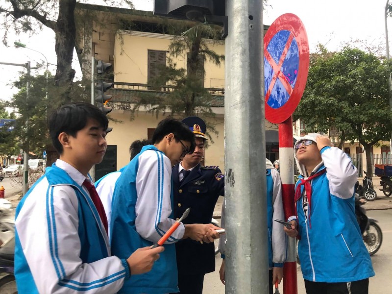 tuoi tre thu do ra quan cac doi hinh tinh nguyen dip tet