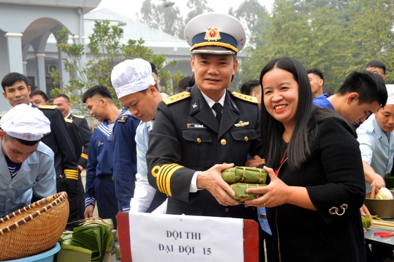 cac chien si hai quan thi goi banh chung don xuan canh ty