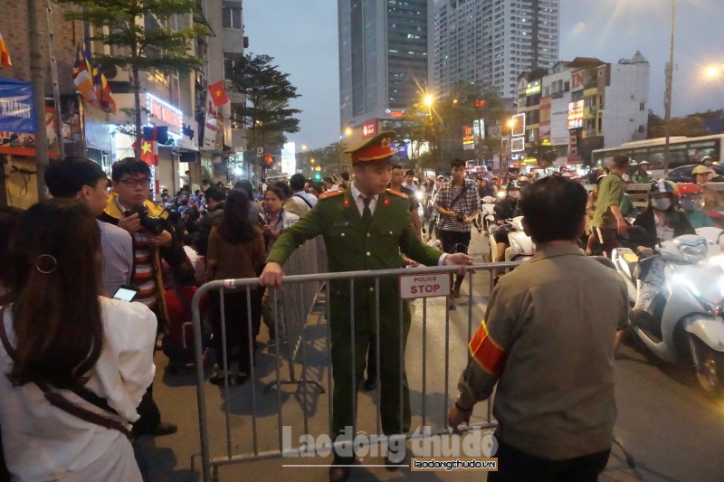 Lực lượng an ninh siết chặt trật tự khu vực Tổ đình Phúc Khánh trong ngày Lễ cầu an