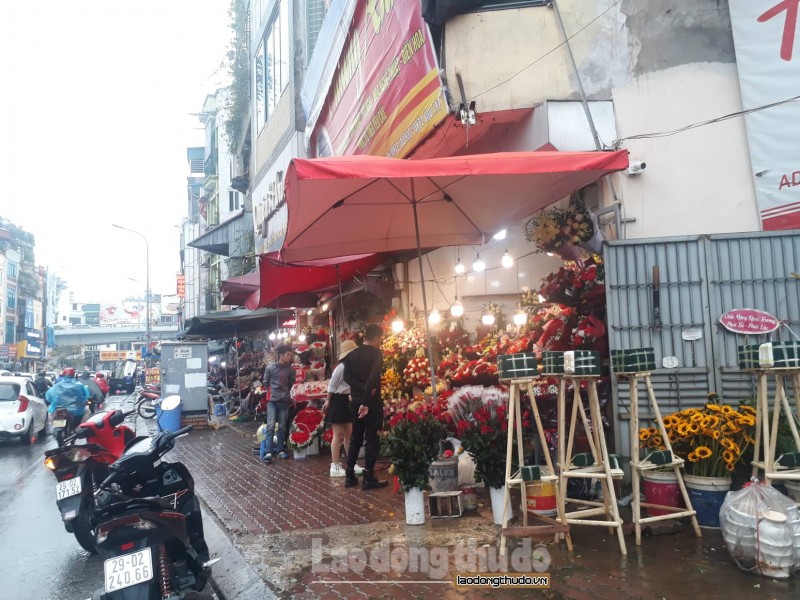 gia hoa tuoi ha nhiet cua hang hoa van ngong khach trong ngay le tinh nhan