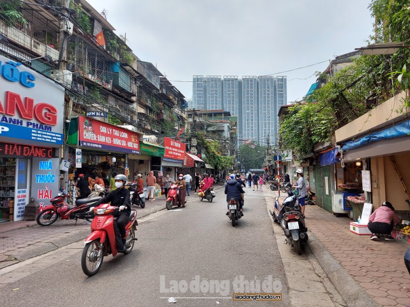 dang bao dong boi duong pho dong duc trong ngay thu 10 thuc hien cach ly xa hoi