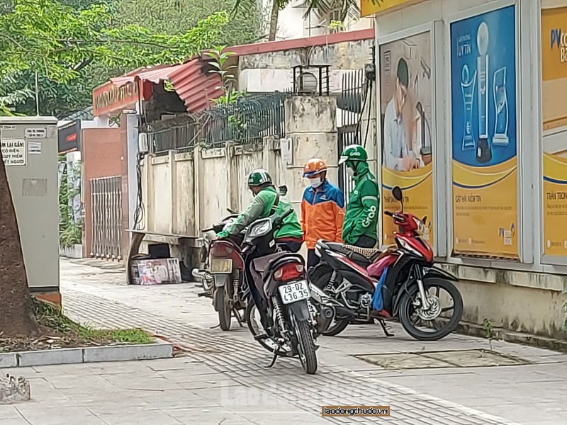 dang bao dong boi duong pho dong duc trong ngay thu 10 thuc hien cach ly xa hoi