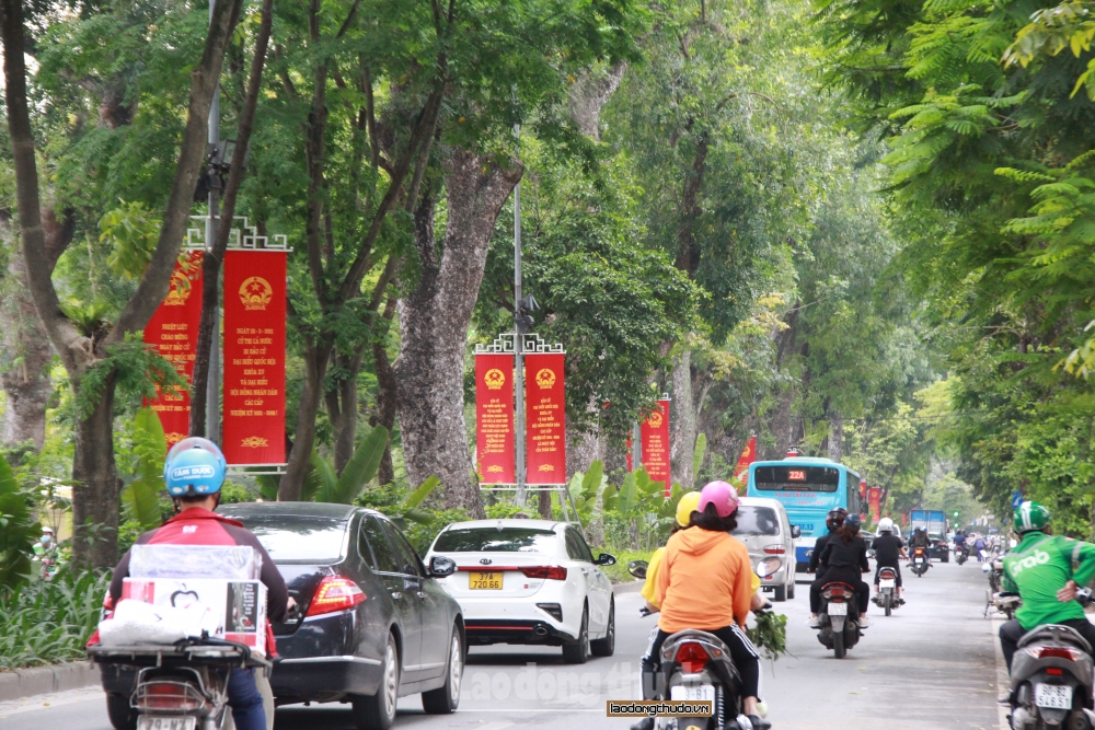 Thành phố Hà Nội trang hoàng rực rỡ chào đón ngày hội toàn dân