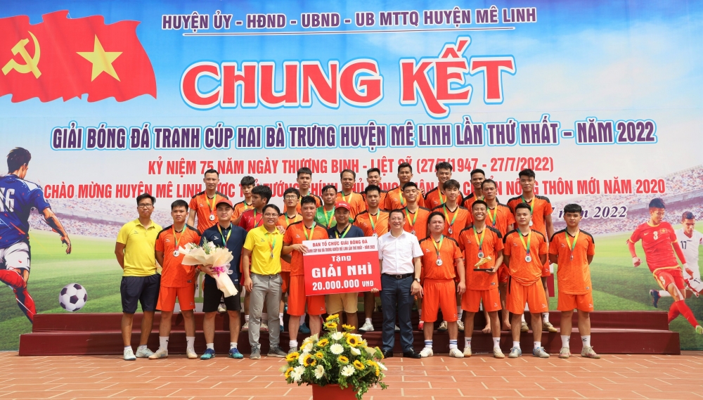 Đội FC Tiền Phong vô địch giải Bóng đá tranh cúp Hai Bà Trưng huyện Mê Linh năm 2022