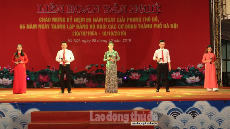 tung bung lien hoan van nghe chao mung ngay giai phong thu do