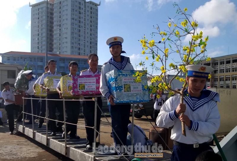 Kỳ 1: Đem Xuân yêu thương lên những chuyến tàu