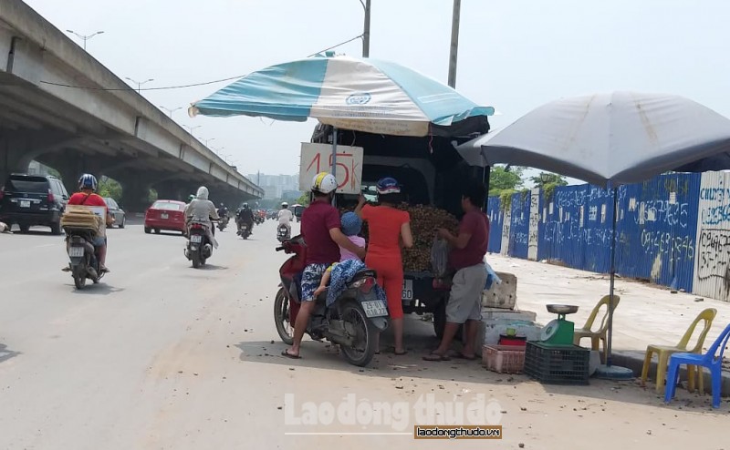 ha noi nhuc nhoi tinh trang vi pham trat tu do thi tren duong nguyen xien