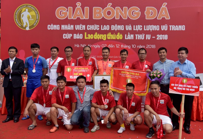 nhung hinh anh an tuong tai le be mac giai bong da cnvcld va llvt cup bao lao dong thu do lan thu iv nam 2018