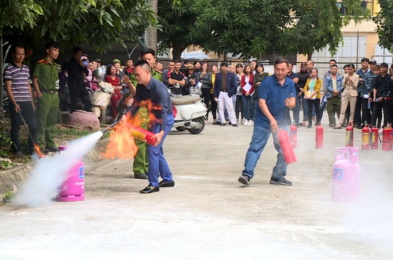 Tập huấn nghiệp vụ phòng cháy chữa cháy cho trên 200 cơ sở kinh doanh có điều kiện