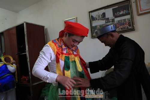 con di danh bong dieu mua doc dao trong le hoi lang trieu khuc