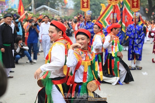 con di danh bong dieu mua doc dao trong le hoi lang trieu khuc