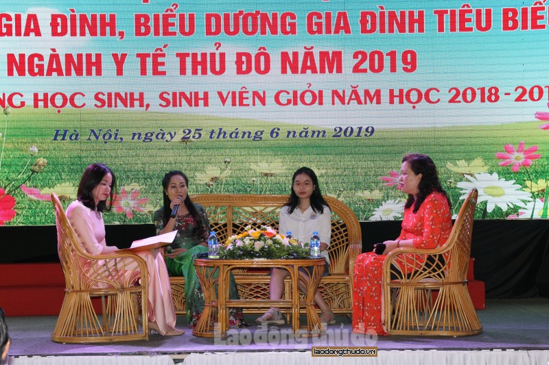 bieu duong khen thuong 106 gia dinh tieu bieu nganh y te thu do