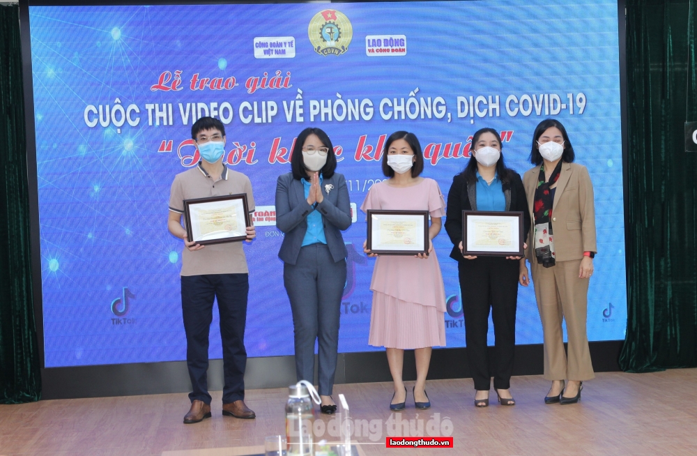 Trao giải cuộc thi video clip về phòng, chống dịch Covid-19 “Thời khắc khó quên”