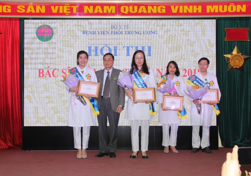 gan 100 bac si benh vien phoi trung uong tham gia hoi thi bac si gioi