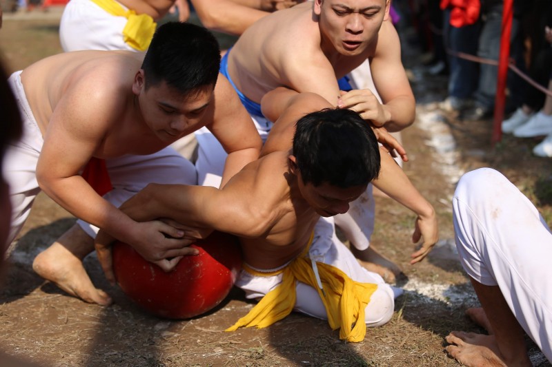 soi noi quyet liet le hoi vat cau lang thuy linh