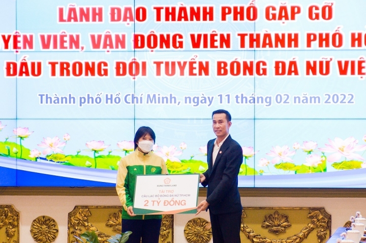 Hưng Thịnh Land trao thưởng 2 tỷ đồng cho đội tuyển bóng đá nữ quốc gia Việt Nam