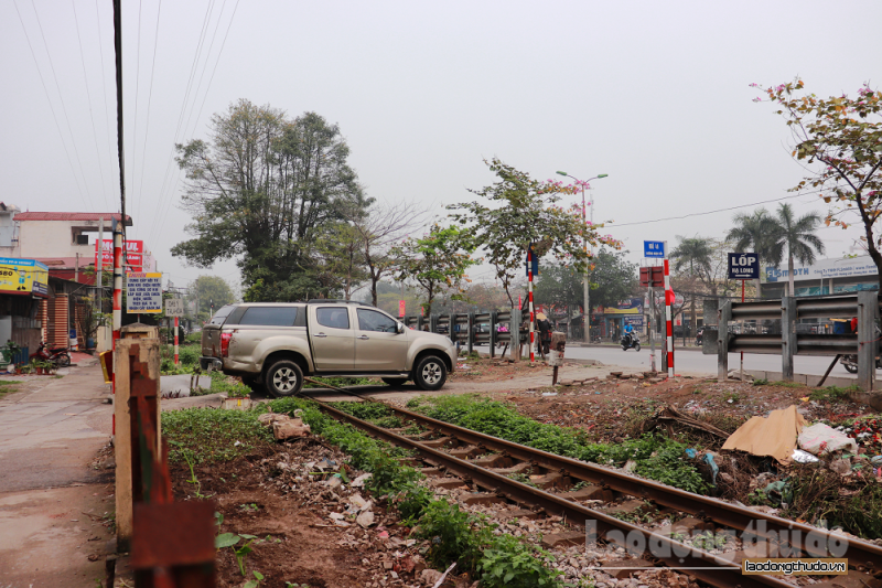 duong ngang dan sinh tu mo qua duong sat noi dai nhung tai nan thuong tam