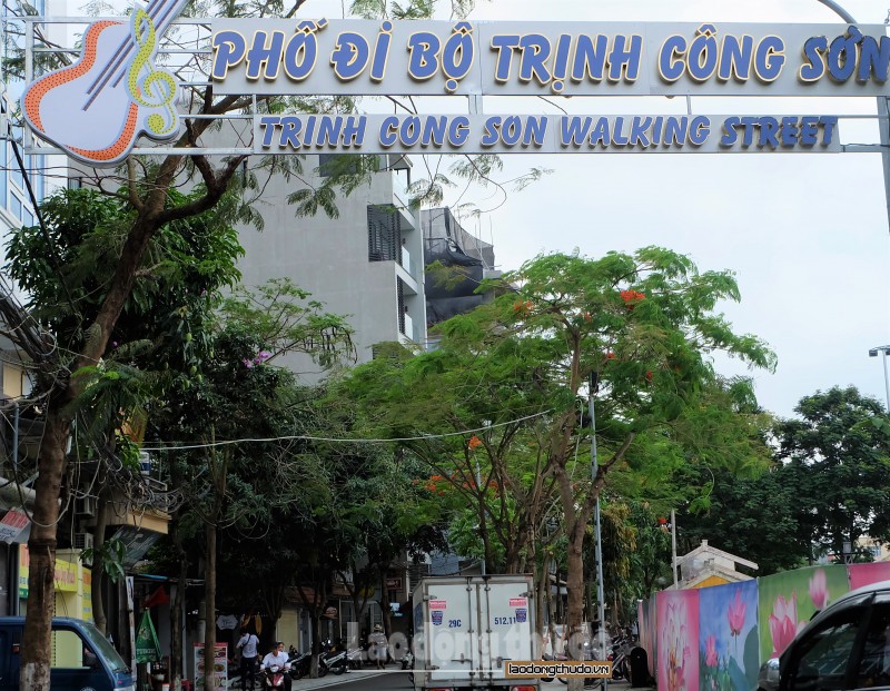 pho di bo trinh cong son truoc gio khai mac