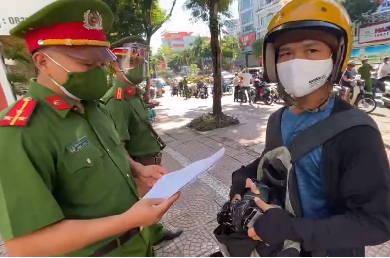 Tổ công tác liên ngành liên tiếp phát hiện nhiều giấy đi đường nghi giả mạo