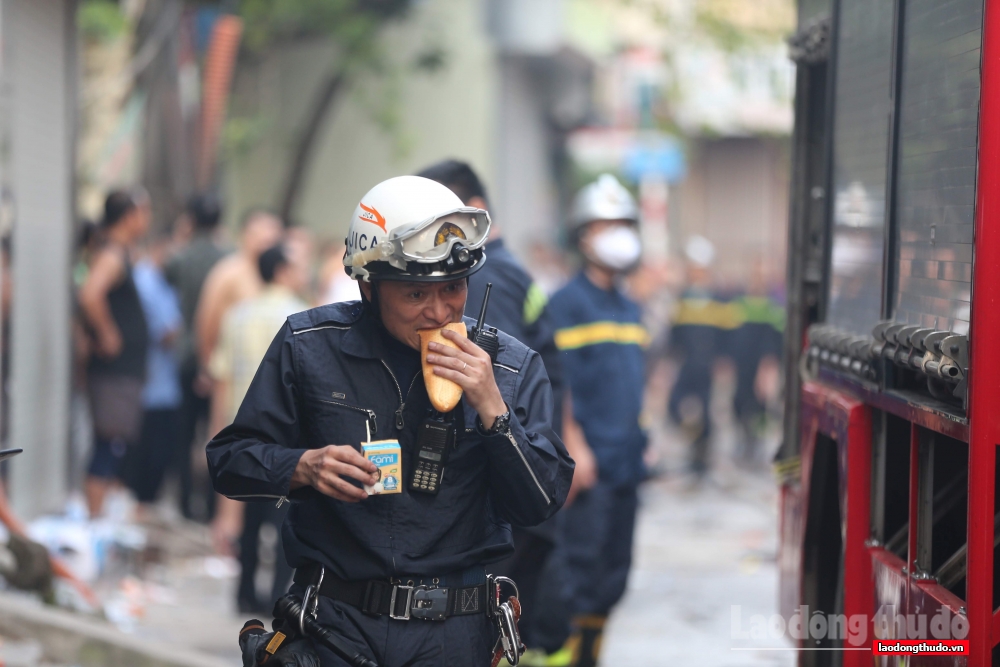 Hình ảnh đẹp về ý chí và tinh thần, trách nhiệm của người lính cứu hỏa