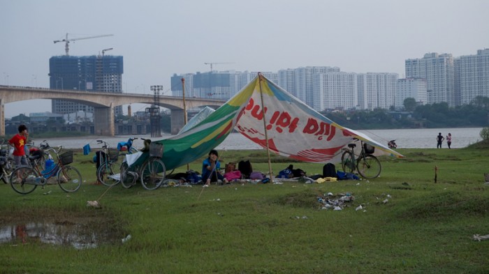 lai xe ban tai vi vu ra bai song hong da ngoai