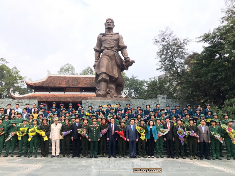 dong chi ngo thi thanh hang dong vien va tang qua cac tan binh