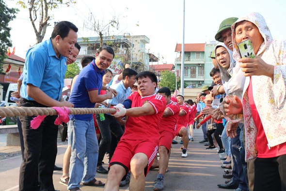 huyen quoc oai gan 1000 doan vien cong doan tranh tai tai hoi khoe