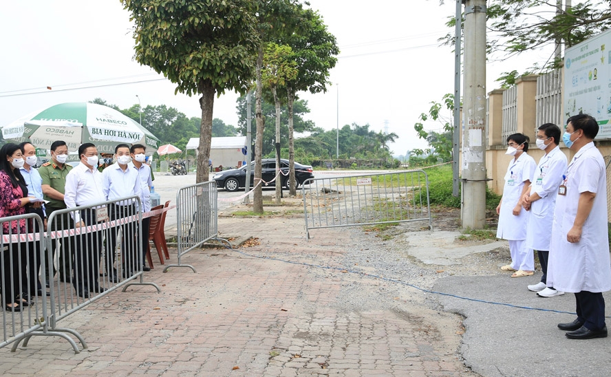 Bí thư Thành ủy Đinh Tiến Dũng: Phòng, chống dịch với tinh thần quyết tâm cao nhất, không hoang mang, lo sợ