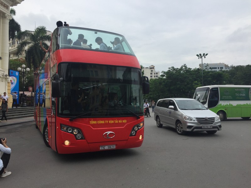 cung trai nghiem cam giac di xe buyt 2 tang dau tien cua thu do