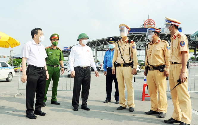 Bí thư Thành ủy Hà Nội Đinh Tiến Dũng: Nghiên cứu triển khai ngay mô hình phát phiếu đi chợ