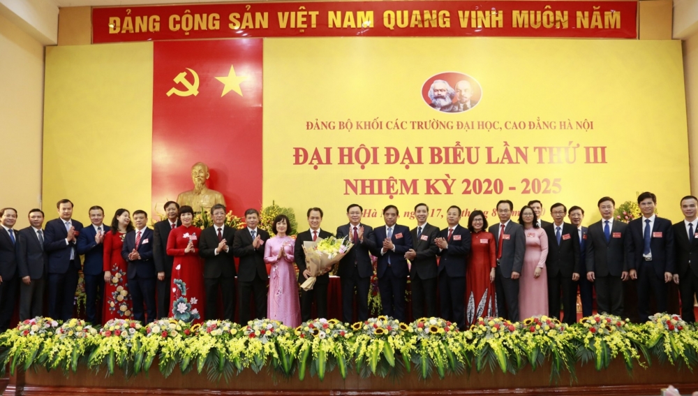 ha noi dang bo co hon 1300 giao su tien hanh dai hoi lan iii