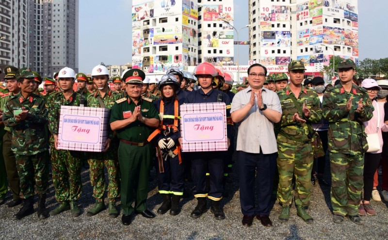 Hà Nội diễn tập ứng phó sự cố cháy nổ hóa chất độc hại