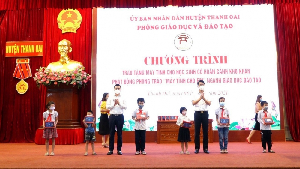 Vận động hưởng ứng chương trình “Máy tính cho em”