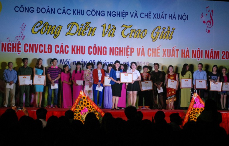 trao giai lien hoan van nghe trong cnvcld nam 2016