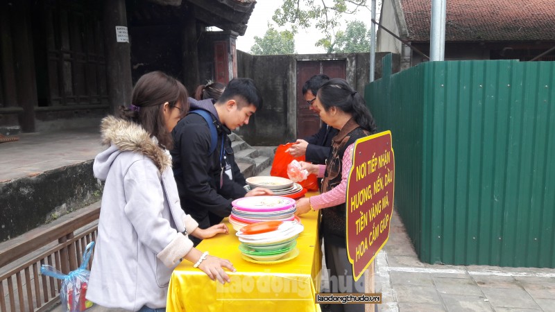 hang quan bua vay chua dau trong ngay le hoi