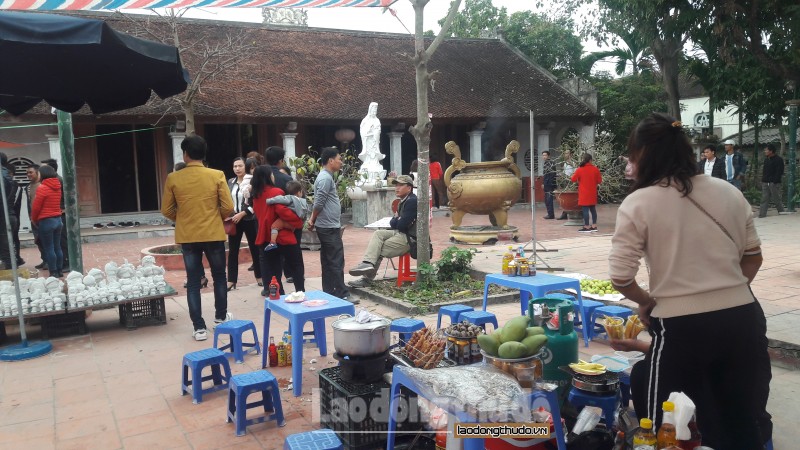 hang quan bua vay chua dau trong ngay le hoi