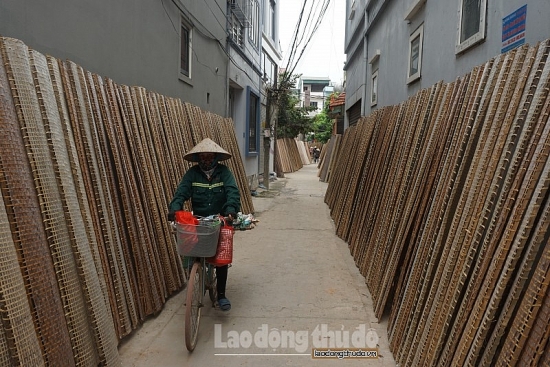 Đổi mới sản xuất ở làng bánh đa nem Ngự Câu