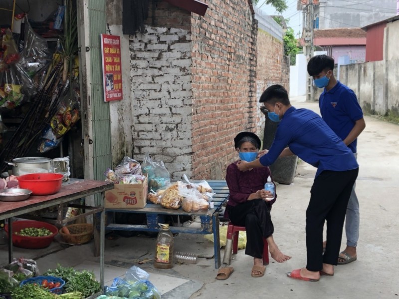 Những bước chân không nghỉ của áo xanh tình nguyện