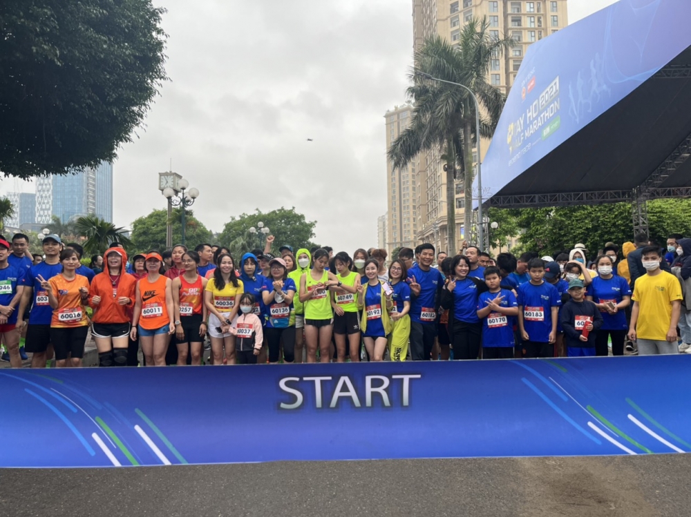 Sôi nổi giải chạy bán Marathon Tây Hồ lần II