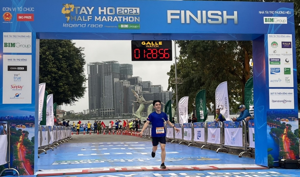 Sôi nổi giải chạy bán Marathon Tây Hồ lần II