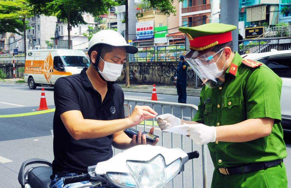 Kiểm soát Giấy đi đường: Cần làm nghiêm từ các phường, xã