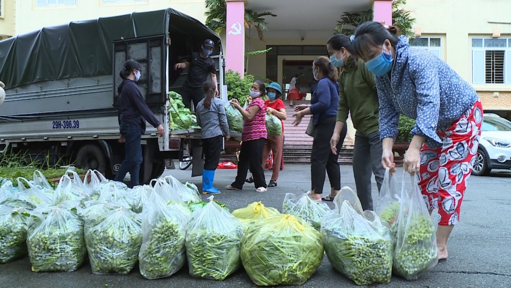 Khi chị em làm “cầu nối”