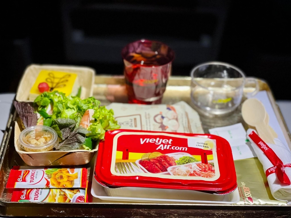 Tàu bay, tiếp viên Vietjet gây thương nhớ tại xứ sở Bạch Dương