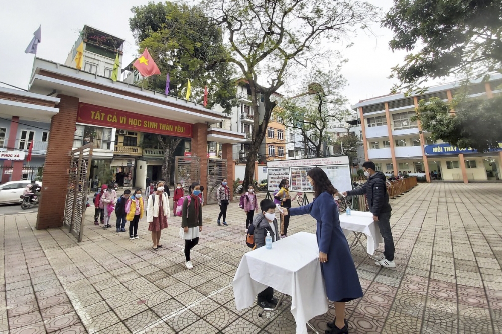 Học sinh hào hứng trở lại trường, chấp hành nghiêm quy định phòng chống dịch