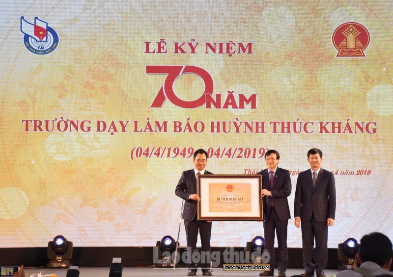 ky niem 70 nam truong dao tao bao chi dau tien