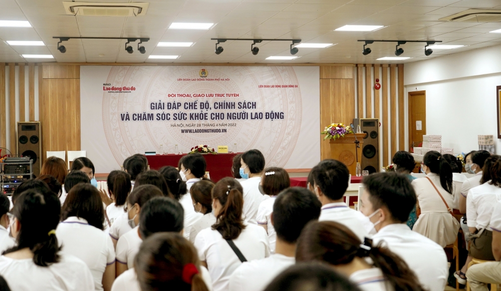 Trực tuyến hình ảnh: Giải đáp vướng mắc về chế độ, chính sách và chăm sóc sức khỏe cho người game bài uy tín
