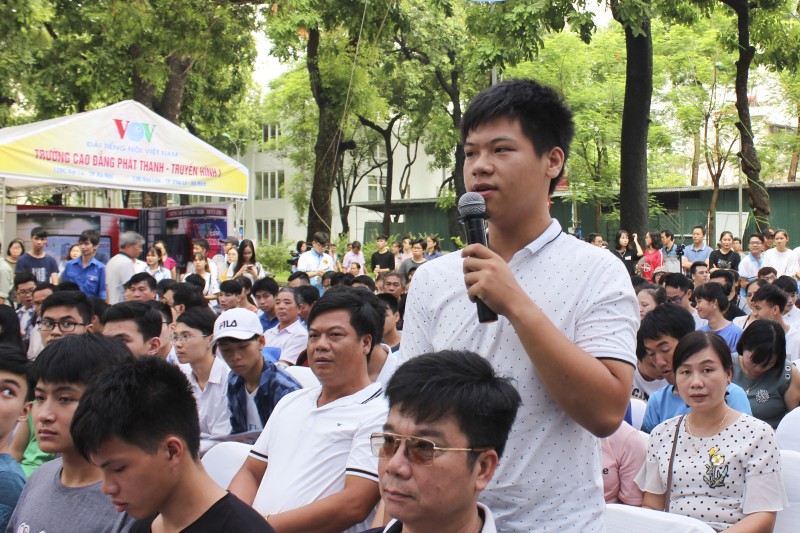 gan 100 truong tham gia ngay hoi tu van xet tuyen dai hoc cao dang nam 2018