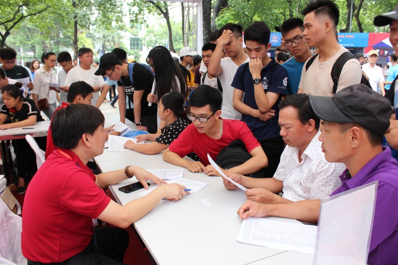 gan 100 truong tham gia ngay hoi tu van xet tuyen dai hoc cao dang nam 2018