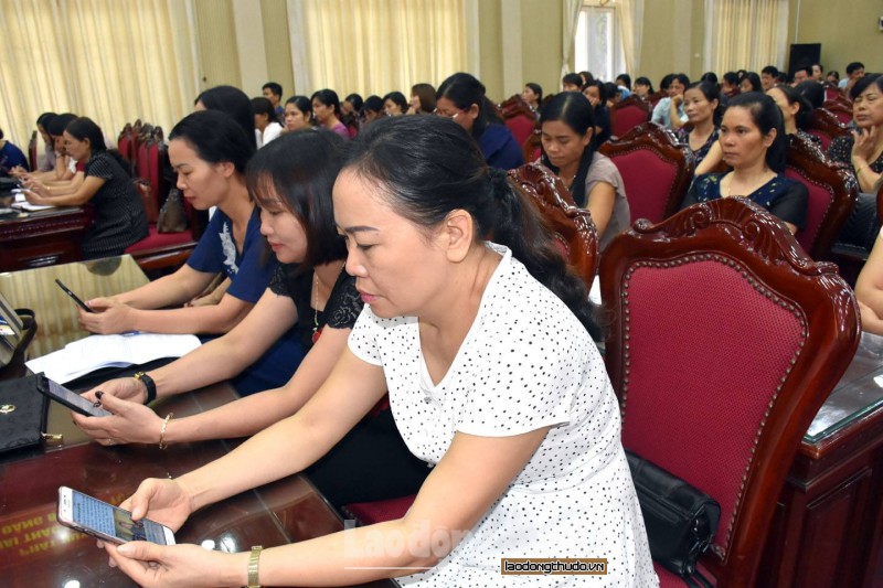 truc tuyen hinh anh doi thoai ve chinh sach tien luong va bao hiem xa hoi